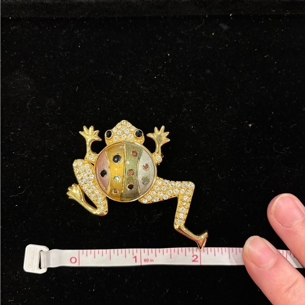 St. John Frog Brooch with Swarovski Crystals and Light Color Enamel Details - Picture 5 of 6